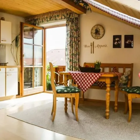 With 1 Bedroom Halblech